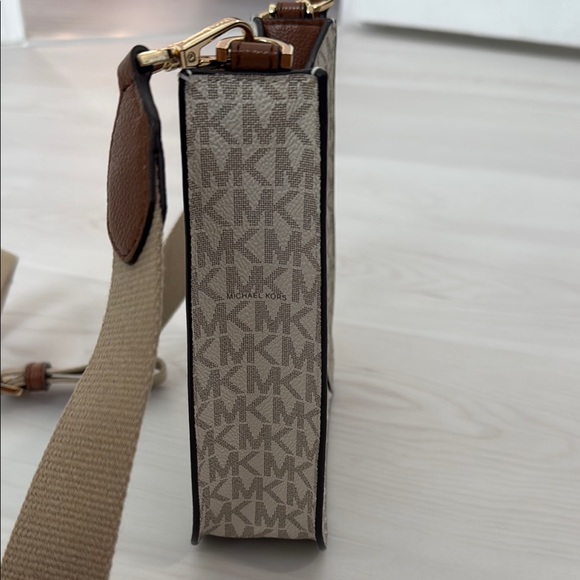 Michael Kors Cream and Brown Crossbody Bag with Gold-Tone Hardware - Picture 2 of 6